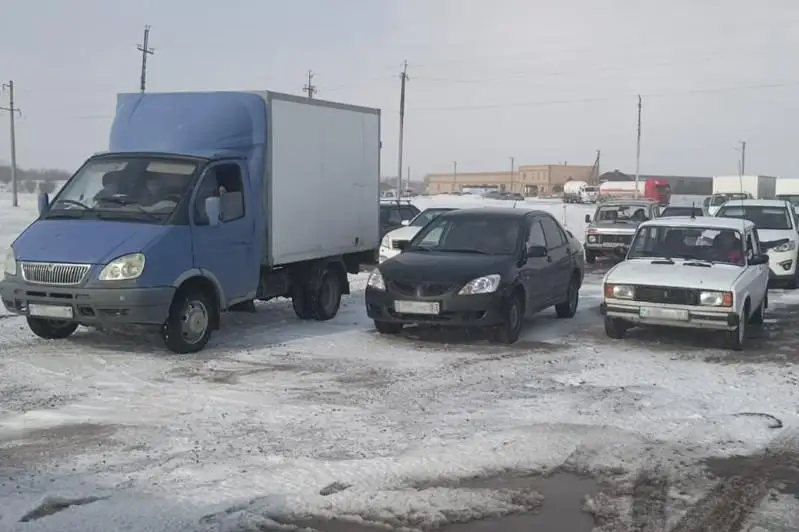 Скопление автотранспорта наблюдается на блокпостах в Акмолинской области
