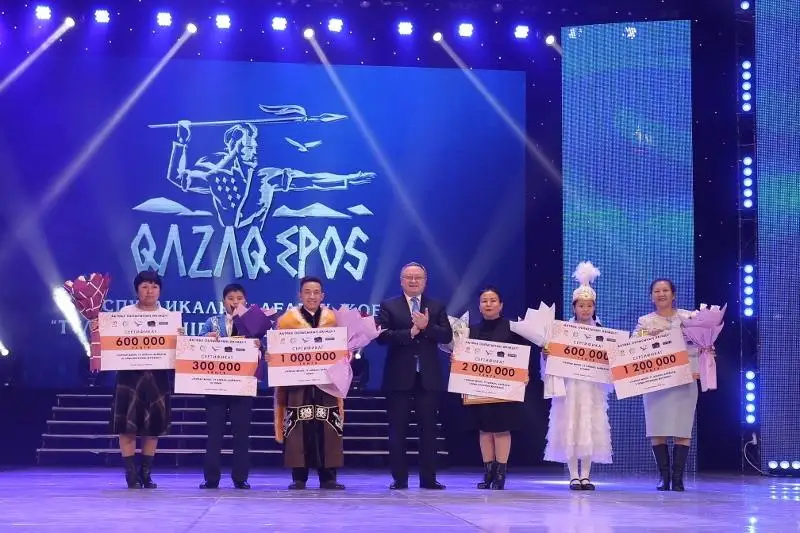 تۇلپار ءمىنىپ، تۋ العان: قوبىلاندى باتىر جىرىن جاتتاعان وقۋشى ميلليونەر بولدى