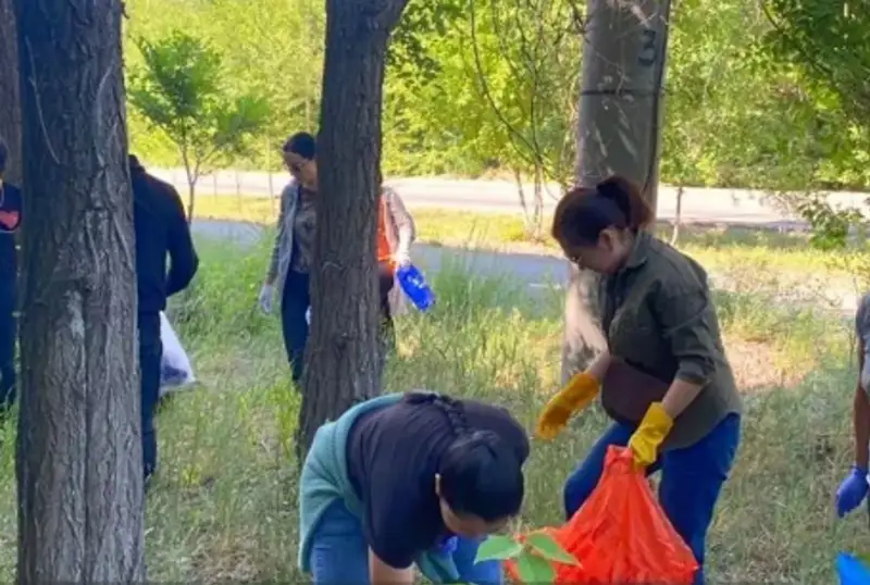 Более 900 тонн мусора собрали в Карагандинской области