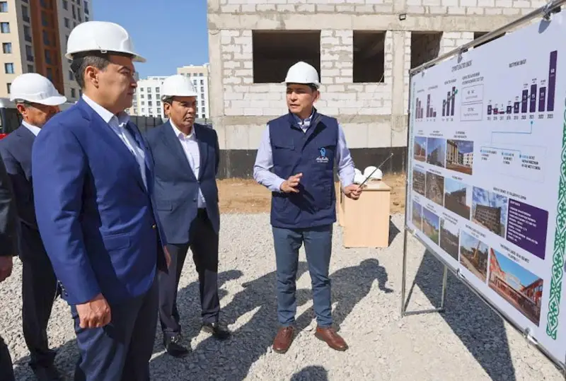 Премьер-Министр РК посетил стройплощадки новых производственных и соцобъектов в Нур-Султане