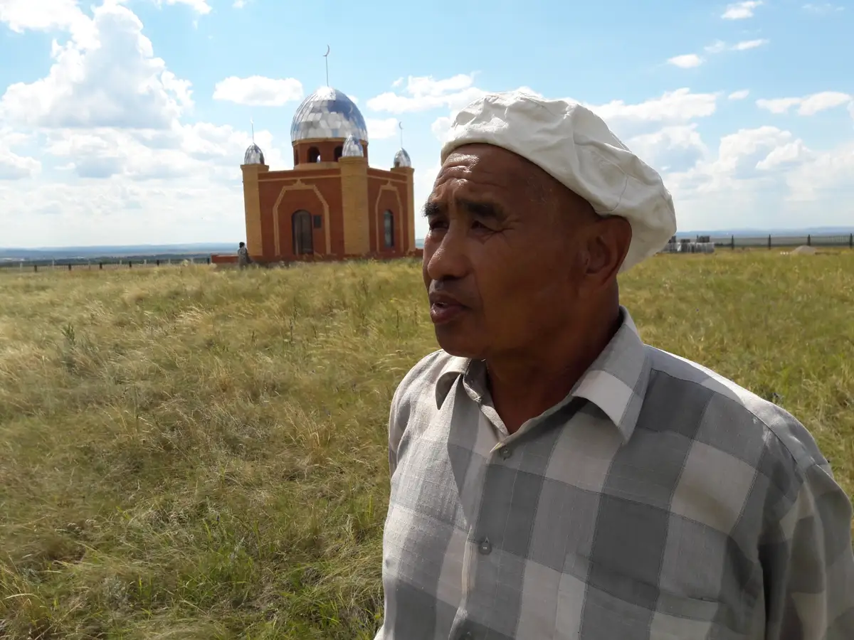 Ақмолалық өз ақшасына Уəли хан мазарын абаттандырып жатыр