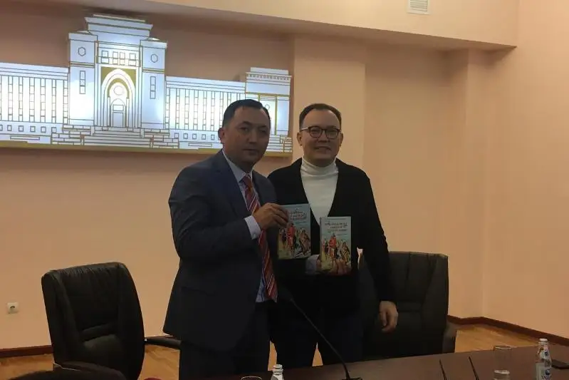 بريتان جۋرناليسىنىڭ گيمالاي اسقان قازاقتار جايلى كىتابى مۋزەيگە سىيعا بەرىلدى