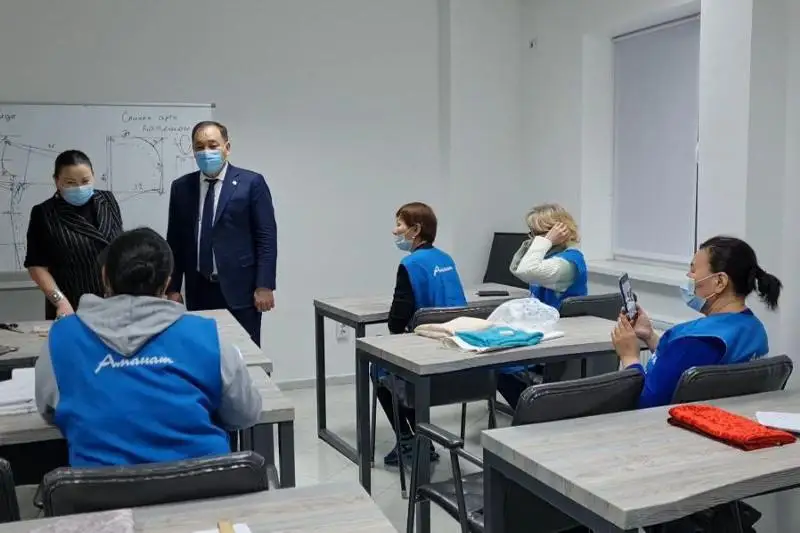 Ералы Тугжанов обсудил основные методы работы по поддержке многодетных матерей в центре «Бақытты отбасы»