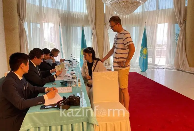 Казахстанцы активно принимают участие в референдуме на территории Турции