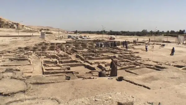 وتكەن عاسىرلاردىڭ بارلىق قۇپيالارى اشىلدى -  ەگيپەتتىڭ ەجەلگى ىستەر مينيسترلىگى