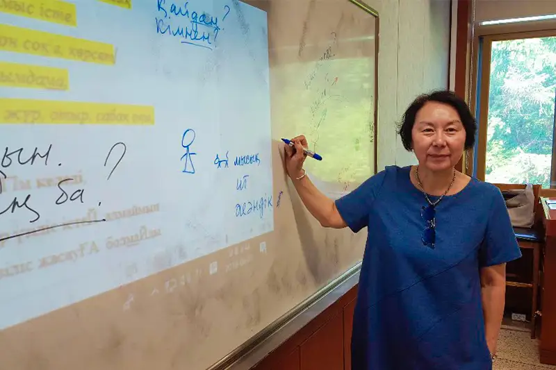 كورەيادا قازاق ءتىلىن وقىتاتىن پروفەسسورمەن سۇحبات