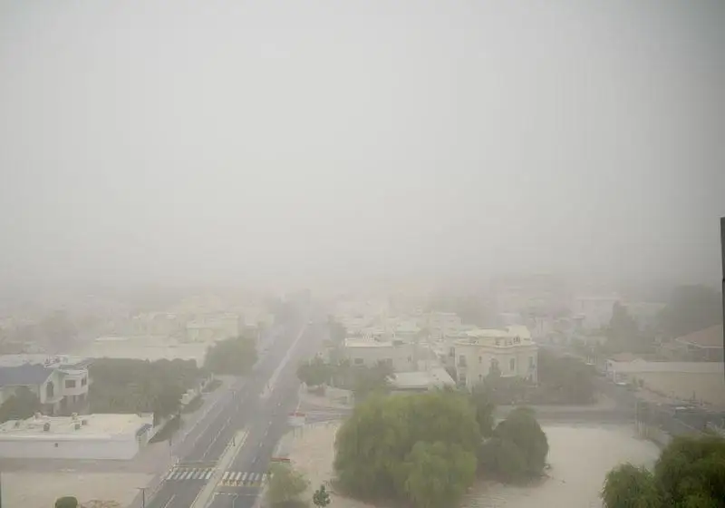 10 авиарейсов перенесли из-за пыльной бури в Дубае