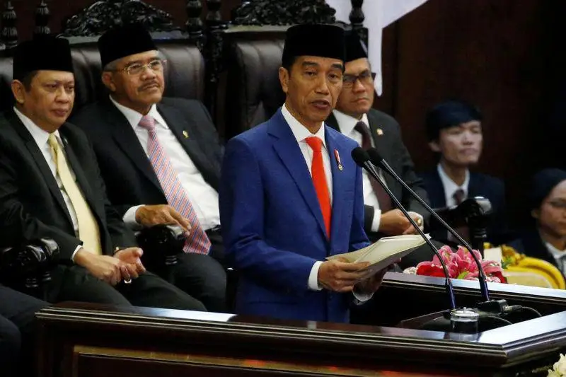 يندونەزيا پرەزيدەنتى ەل استاناسىن بورنەو ارالىنا اۋىستىرۋدى ۇسىندى