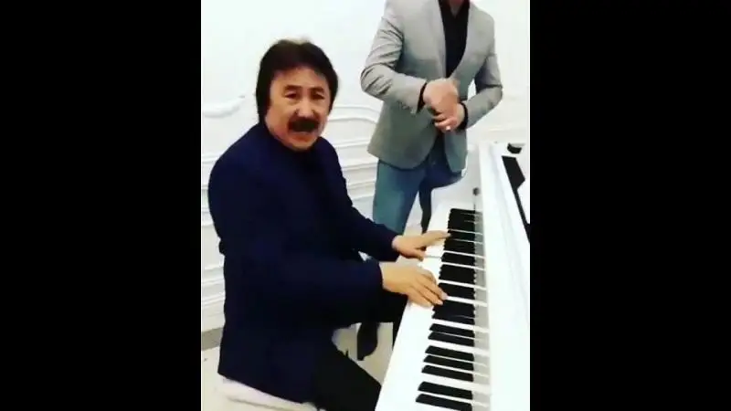 ەلوردا تۇرعىندارى بالكوندا ءان شىرقادى