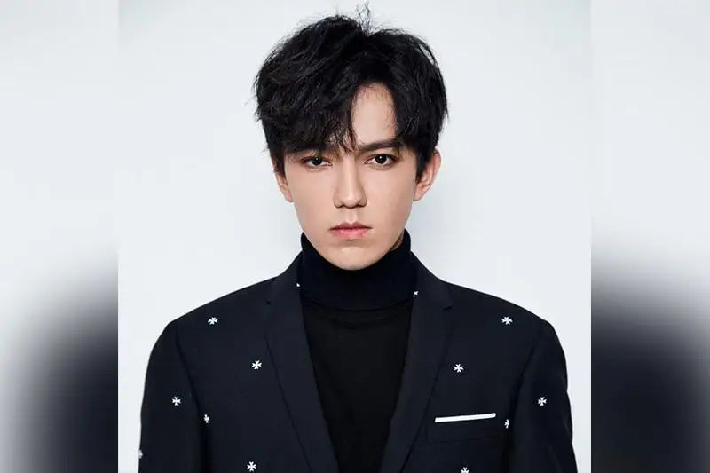 ديماش قۇدايبەرگەن ازياداعى سىمباتتى جىگىتتەر رەيتينگىندە الدا كەلە جاتىر