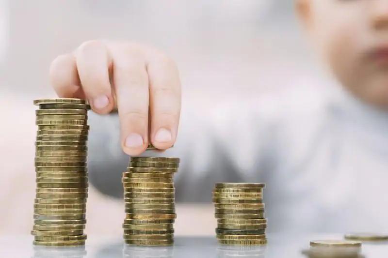 ەكى مىڭنان استام بالا قوسىمشا جاردەماقى الادى - ەڭبەك ءمينيسترى