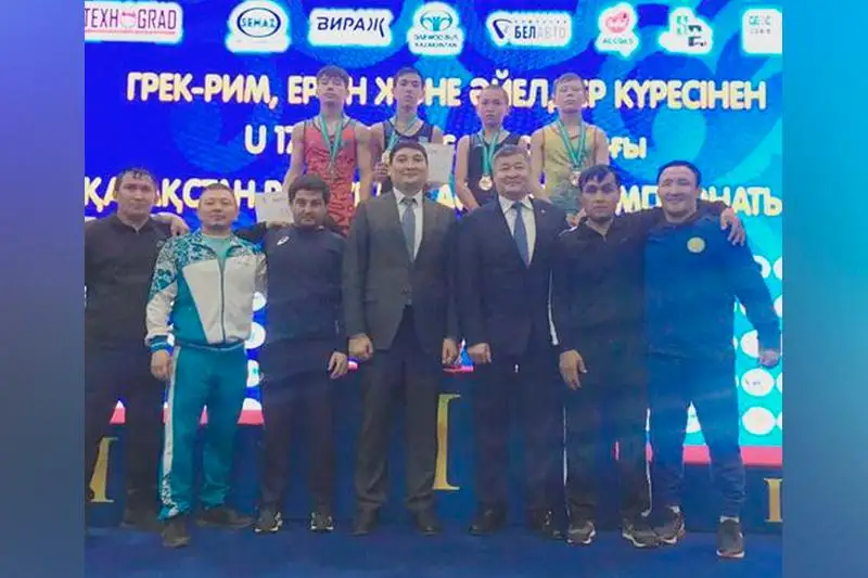 Юные борцы вольного стиля из Туркестана выиграли чемпионат страны