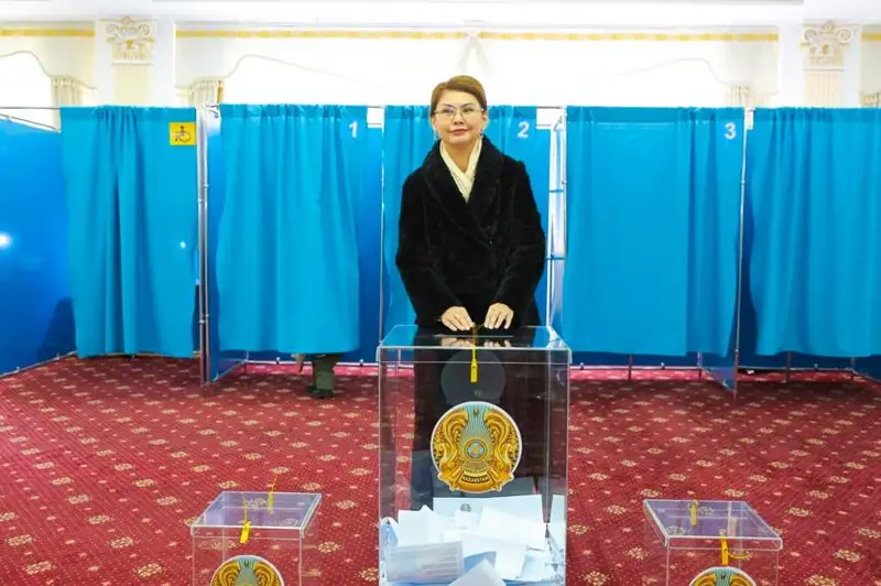 Аида Балаева отдала свой голос на выборах Президента РК