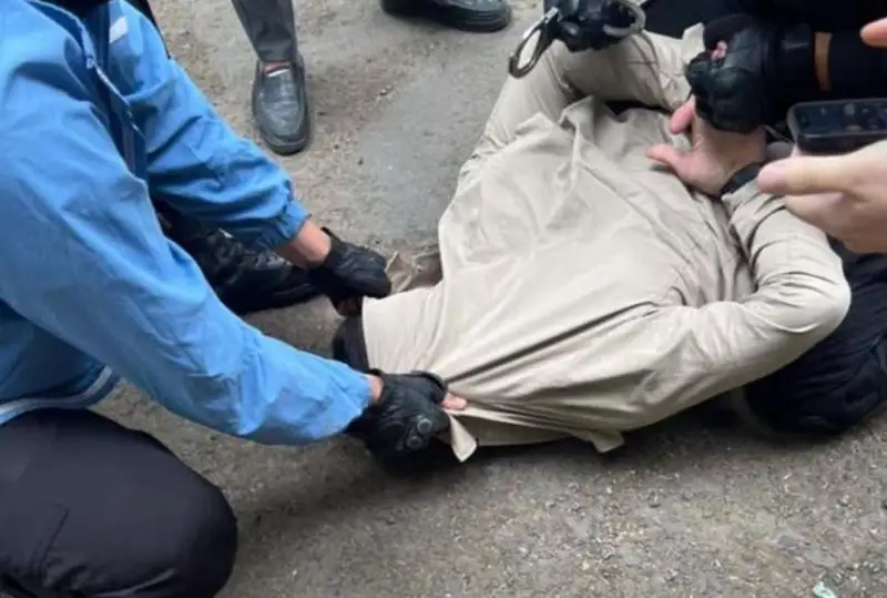 Преступную группу интернет-мошенников из 15 человек задержали в Казахстане