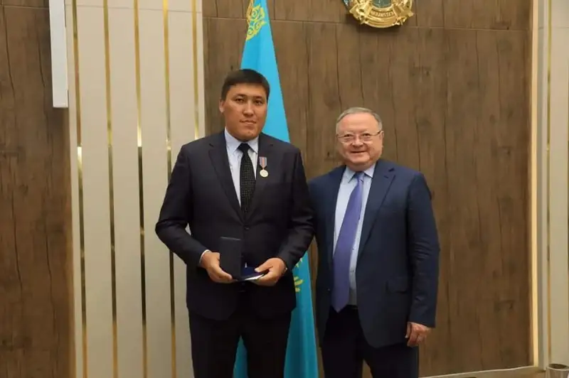 Орденом «Курмет» наградили двух актюбинских врачей