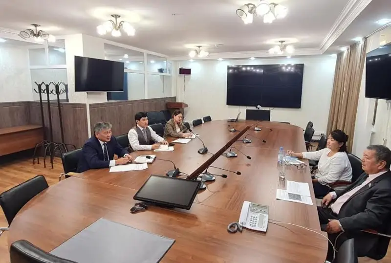 Jumyrtqa baǵasynyń kúrt ósýine jol bermeımiz: Saýda mınıstrligi men qus óndirýshiler