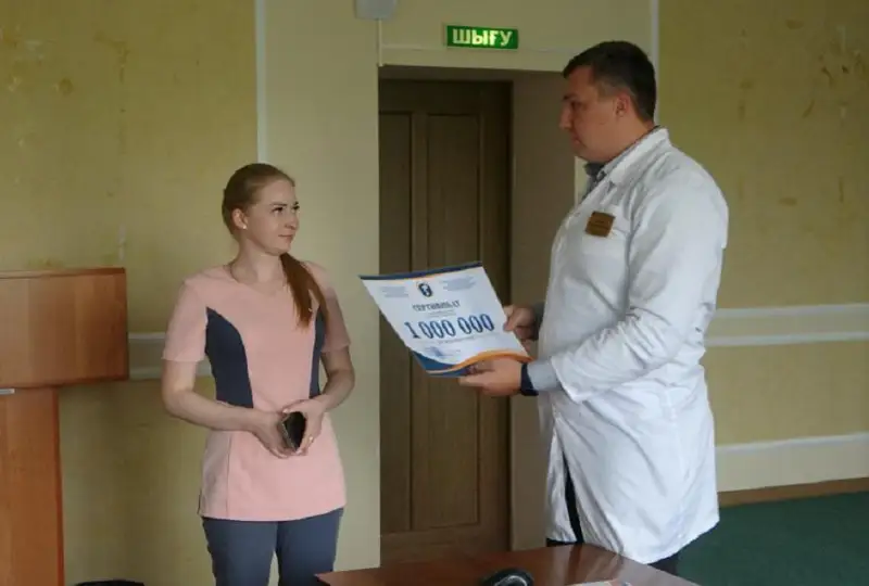 По миллиону тенге получили молодые врачи в Петропавловске