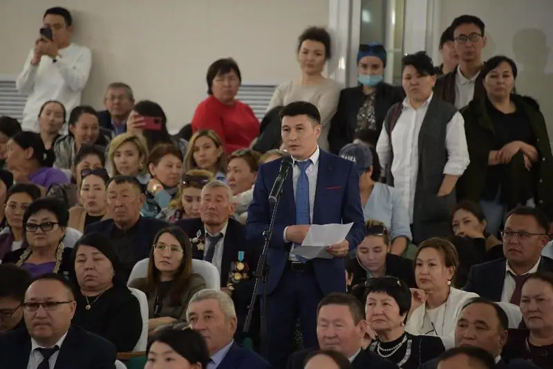 Около 30 актуальных проблем подняли балхашцы перед Канатом Бозумбаевым