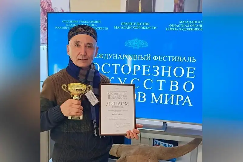 قازاقستاندىق شەبەر سۇيەكتەن بۇيىم جاساۋدان حالىقارالىق سايىستا جەڭىمپاز بولدى - فوتو