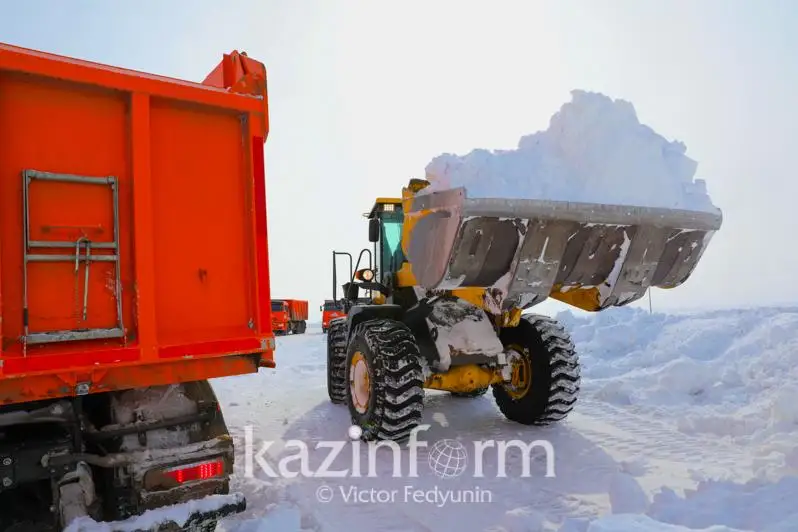 Более 11 млн кубометров снега вывезли по всему Казахстану