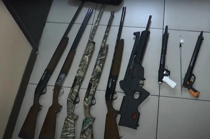 Вещи, техника, восемь единиц оружия: мародеров задержали в Алматы