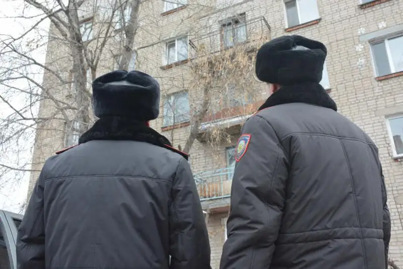 В СКО малыш вышел на карниз окна на пятом этаже