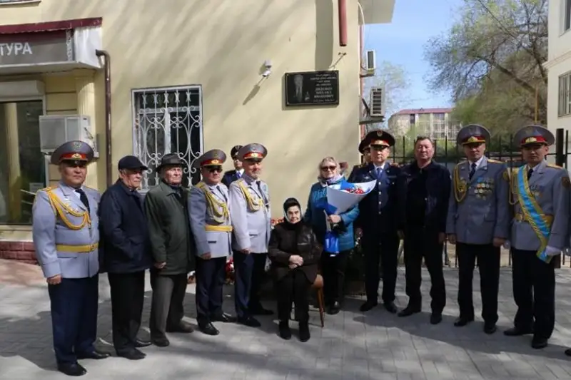 Мемориальную доску в память о ветеране ВОВ и МВД открыли в Актобе