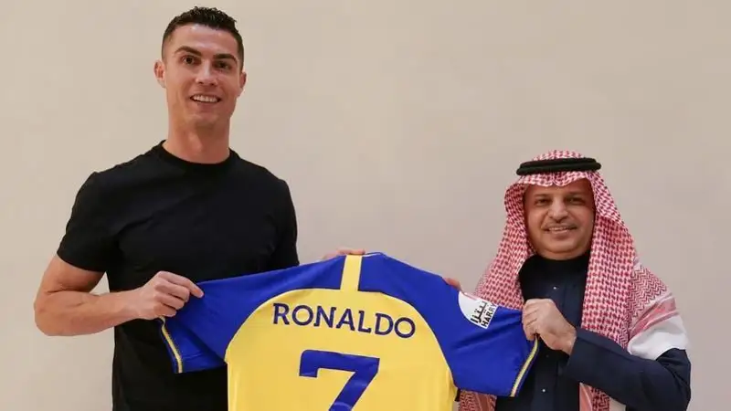 Krıshtıaný Ronaldý «Al-Nasr» klýbymen kelisimshartqa otyrdy