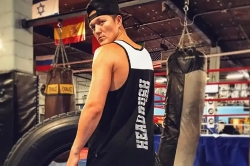 نيۋ-يوركتاعى پوليتسەي ديماش نيازوۆ كاسىپقوي بوكستاعى العاشقى ايقاسىندا نەبارى 100 دوللار العان