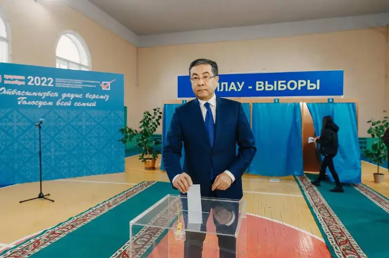 Аким Абайской области  проголосовал на выборах в Семее