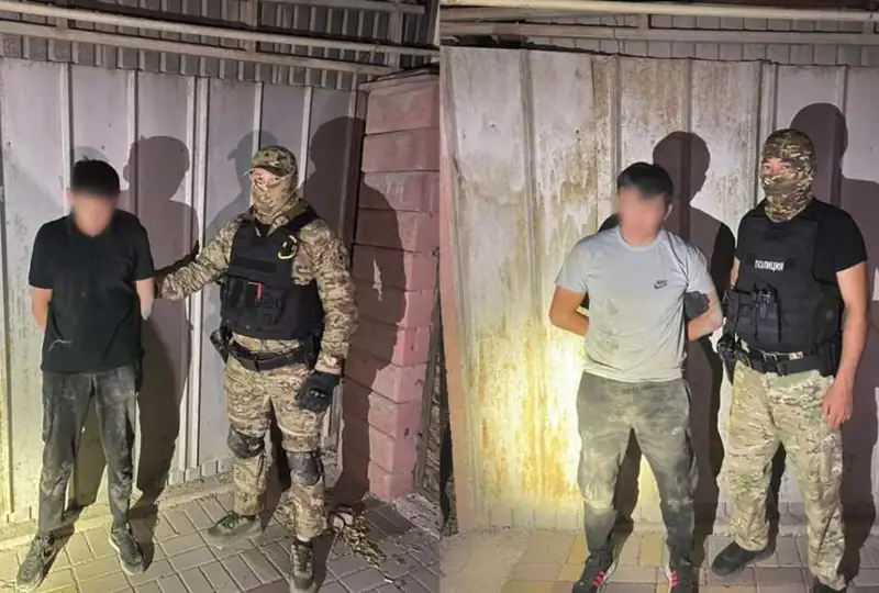 Домушников задержали в престижном районе Алматы