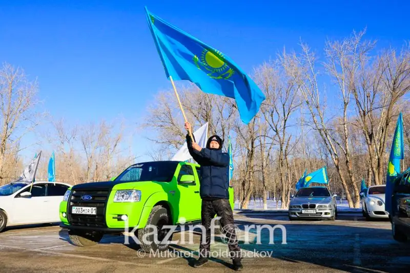 Elordada Táýelsizdik kúnine oraı avtosherý ótti