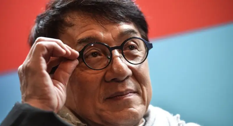 جەكي چان سىيلىق رەتىندە 1 ميلليون يۋان بەرەتىنىن ايتتى