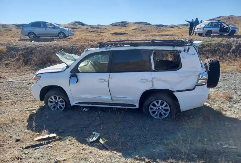 Три человека пострадали в результате опрокидывания автомобиля в Абайской области