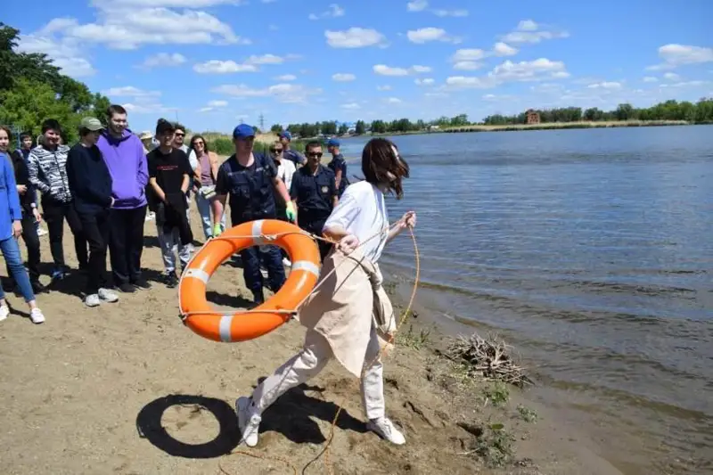 Дети выступили в роли спасателей и пожарных в Костанае