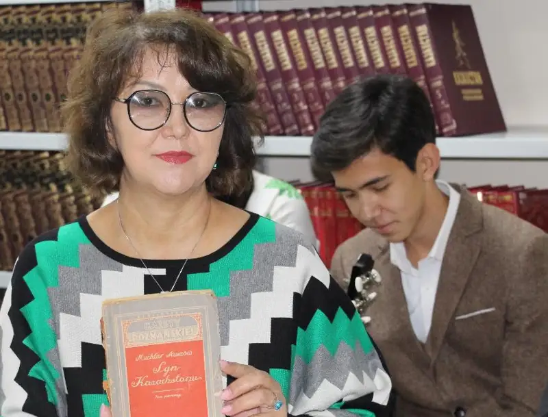 Раритетное издание Мухтара Ауэзова на польском языке презентовали в Астане