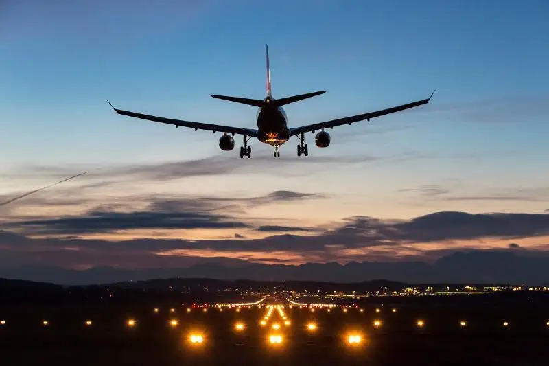 ءۇندىستاندا جاس جۇبايلار تويدى اۋەدە جاسادى