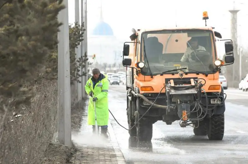 Масштабную весеннюю саночистку ведут коммунальщики в Нур-Султане