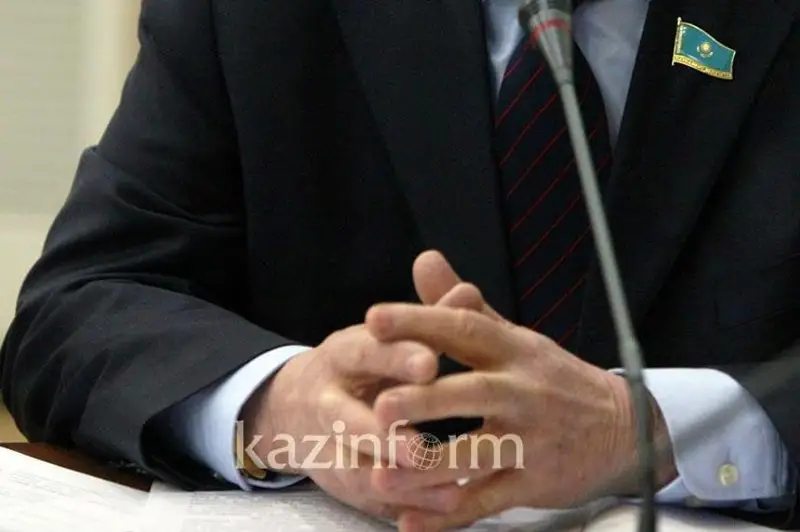 Depýtatty petıtsııa arqyly mandatynan aıyrý qalaı júrgiziledi: Mınıstr jaýaby