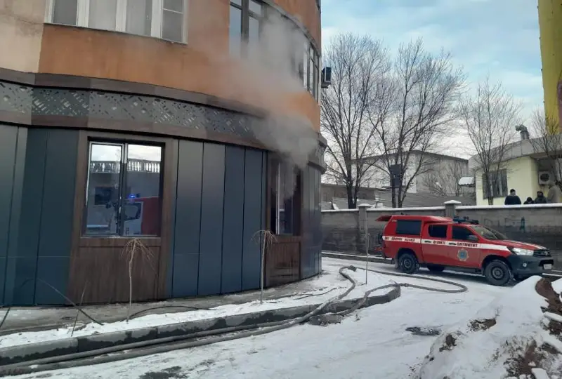 Shymkentte toǵyz qabatty úıde gaz ballony jaryldy
