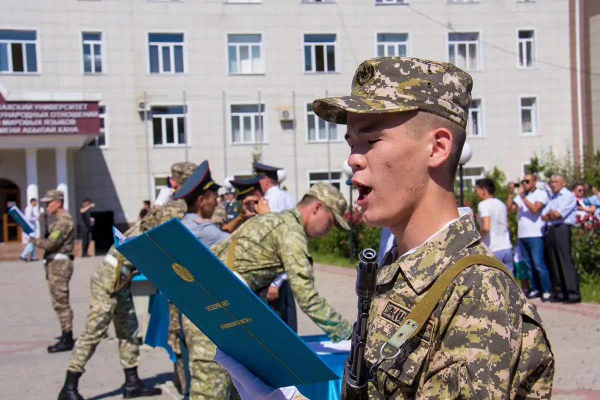 Қазақстандағы алғашқы әскери журналистер ЖОО-ны аяқтады