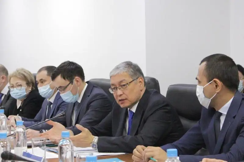 Министр юстиции встретился с предпринимателями Алматы