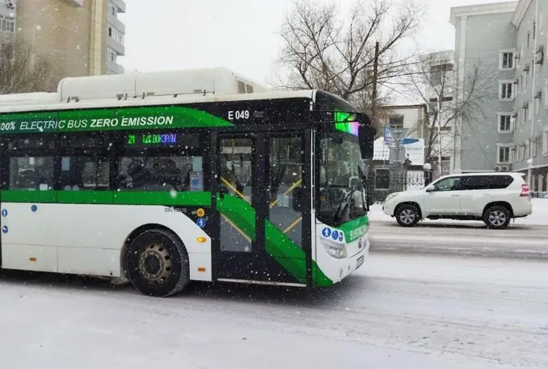 Шымкентте автобус жүргізушілері аялдамада төбелесе жаздады