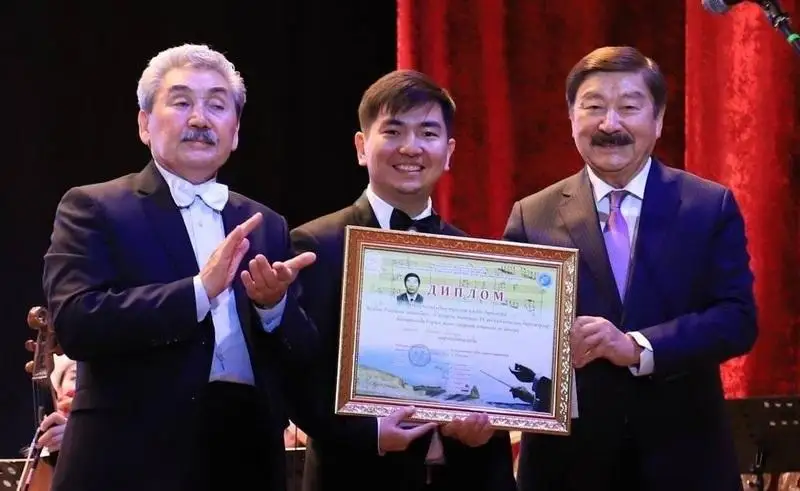 Дирижер карагандинского оркестра имени Таттимбета победил в республиканском конкурсе