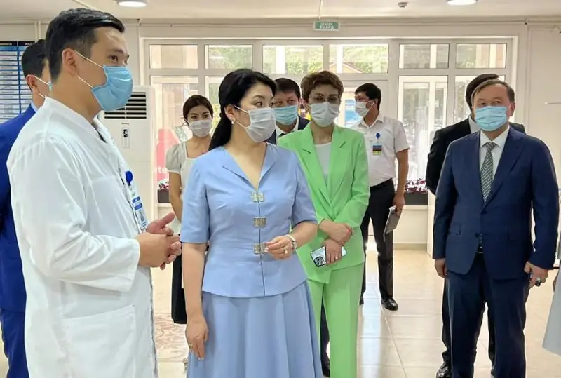 Министр здравоохранения посетила городской кардиоцентр в Шымкенте