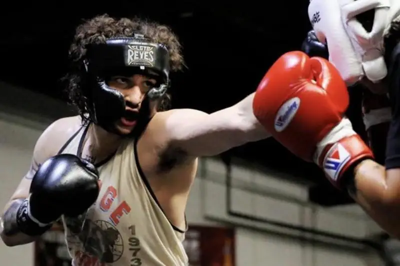 مۇحاممەد ءاليدىڭ نەمەرەسى كاسىبي رينگكە شىعۋعا بەل بۋدى