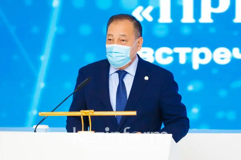 ەرالى توعجانوۆ كوروناۆيرۋستى ەمدەۋ حاتتاماسى نەگە بىرنەشە مارتە وزگەرگەنىن ءتۇسىندىردى