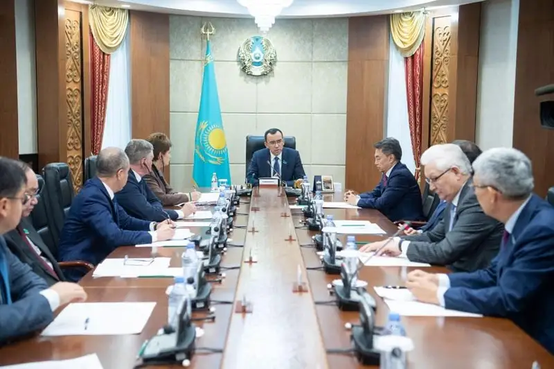 Сенаторы рассматривают республиканский бюджет на 2023-2025 годы