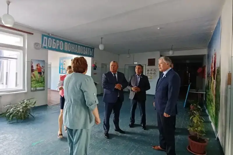 Сенатор Даурен Адильбеков рассказал землякам о программе повышения доходов населения