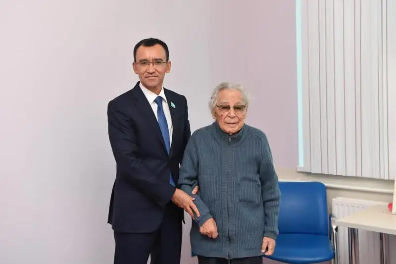 سەنات سپيكەرى ءابدىجامىل نۇرپەيىسوۆتى 97 جاسقا تولعان تۋعان كۇنىمەن قۇتتىقتادى